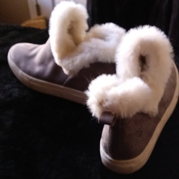 Sneakers - Picture 3 of 3